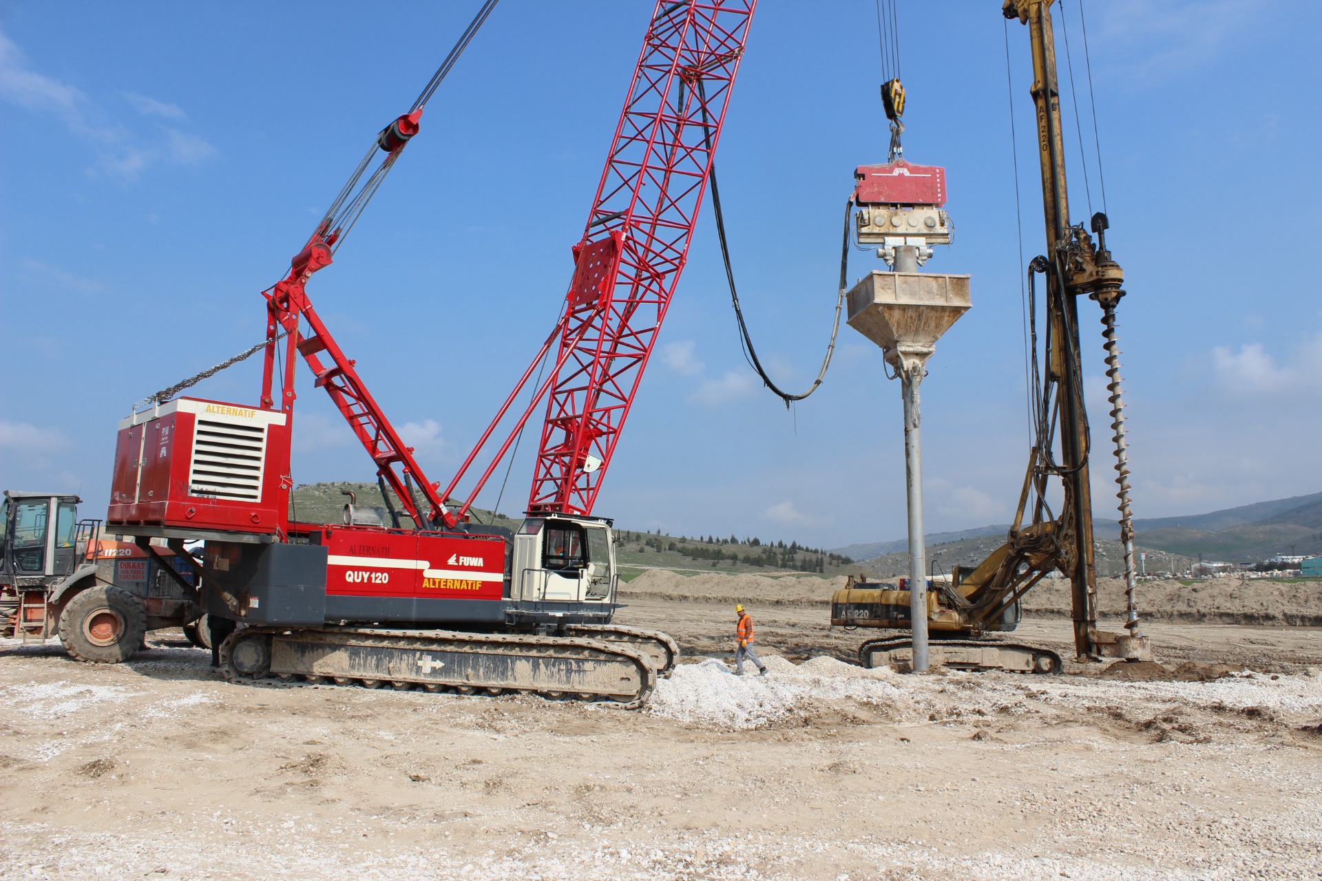Taş kolon uygulaması. YHT yol işleri yapımı